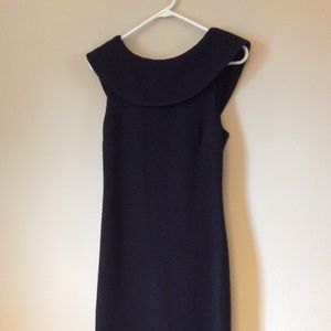 scoop neck sleeveless black dress